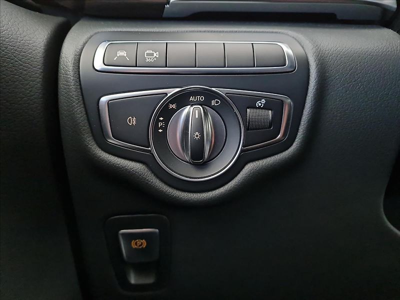 Mercedes-Benz Třídy V 300 d AVANTGARDE AIRMATIC - fotka 11 z 25