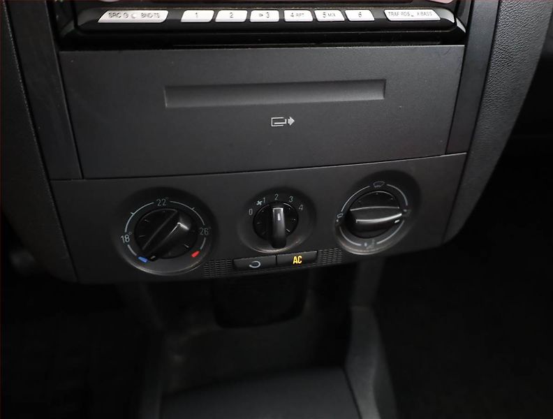 Škoda Fabia (2004) Comfort 1.4 16V, Serv.kniha - fotka 10 z 13