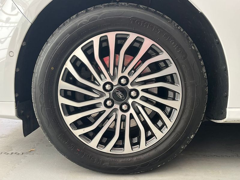Ford S-MAX 2.0 EB Titanium LED manuál - fotka 48 z 65