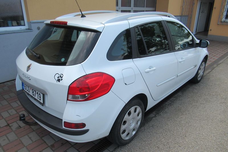 Renault Clio 1.2i KLIMA TAŽNÉ - fotka 2 z 19