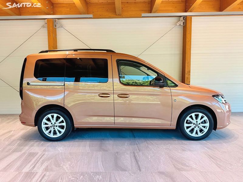 Volkswagen Caddy 1.5 TSi DSG California - fotka 2 z 32