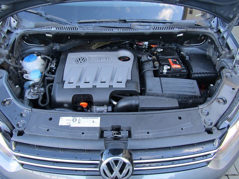 Volkswagen Touran (2011) 1.6 TDI 77kW  ROZVODY - fotka 47 z 47