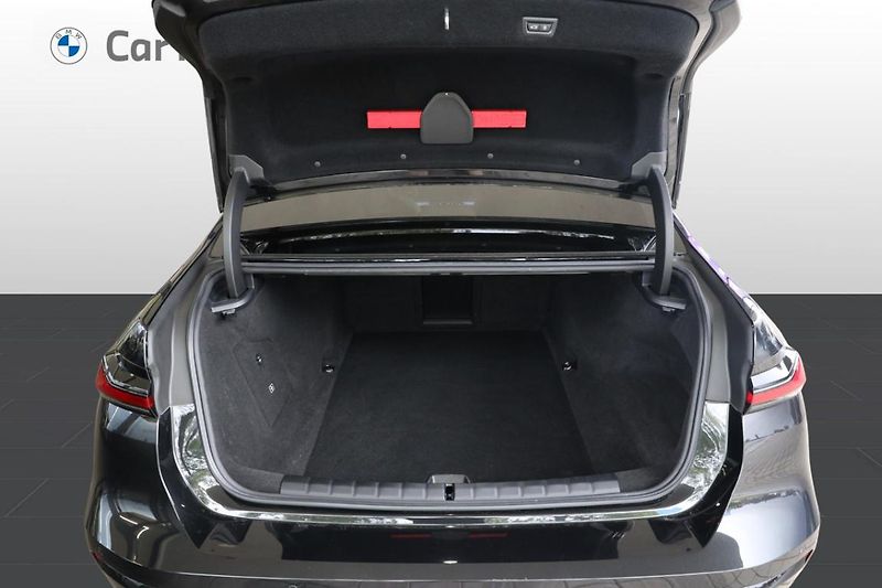 BMW i7 M70 - fotka 8 z 38