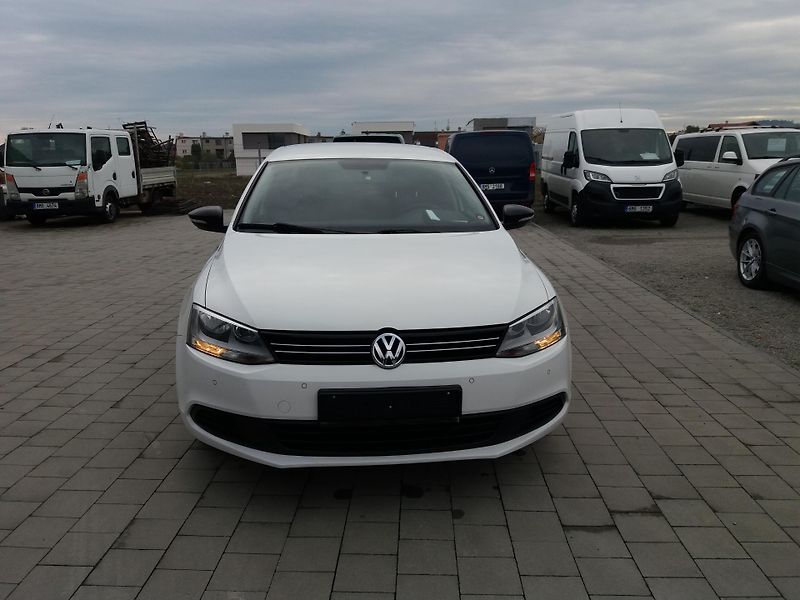 Volkswagen Jetta 1.4TSi,DSG,90kW,SERVI.KNÍŽKA!! - fotka 2 z 23
