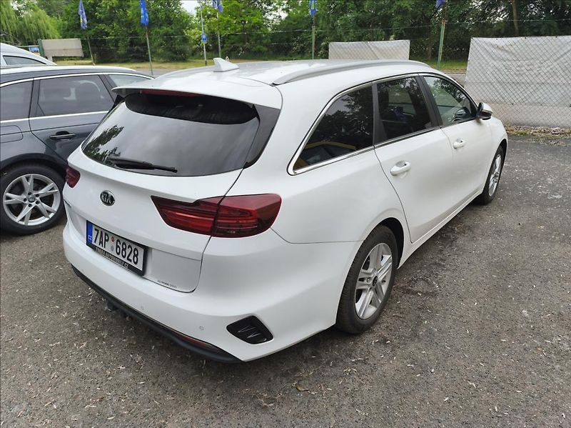 Kia Ceed 1,6 - fotka 3 z 12
