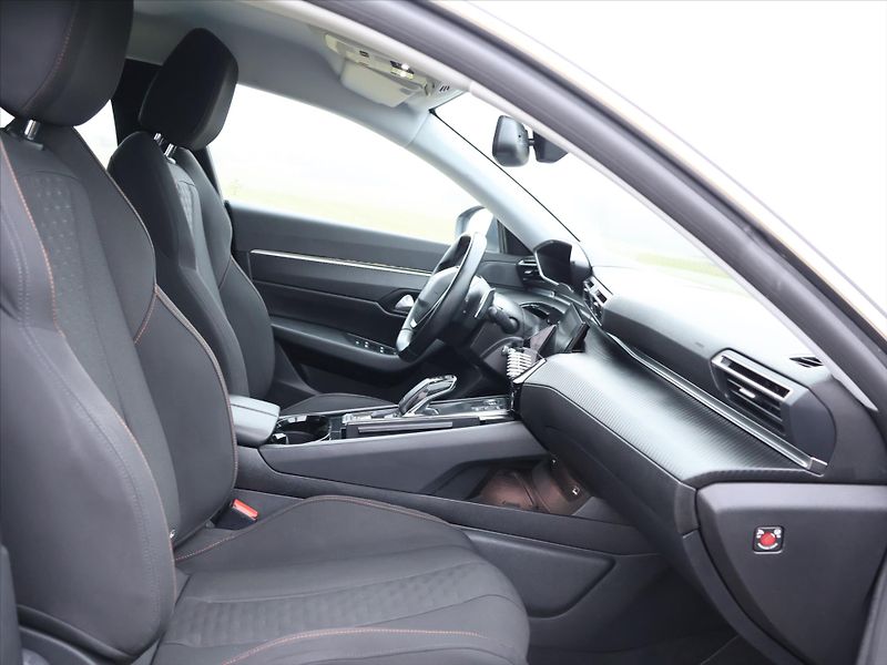 Peugeot 508 1,6 PureTech 133KW GTLINE - fotka 13 z 39
