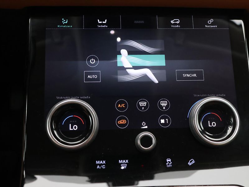 Land Rover Range Rover Velar 3,0 D300 S 221kW AUT LED CZ - fotka 26 z 29