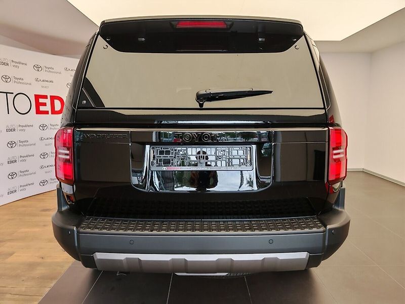 Toyota Land Cruiser 2.8L Diesel Executive 4x4 - fotka 5 z 48