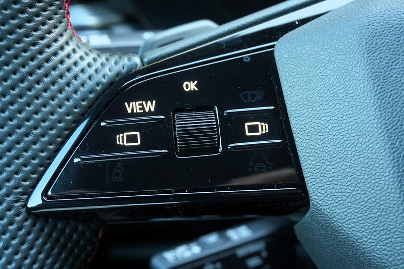 Audi A6 Avant 220 kW, ČR, S-Line, Tažné - fotka 13 z 37
