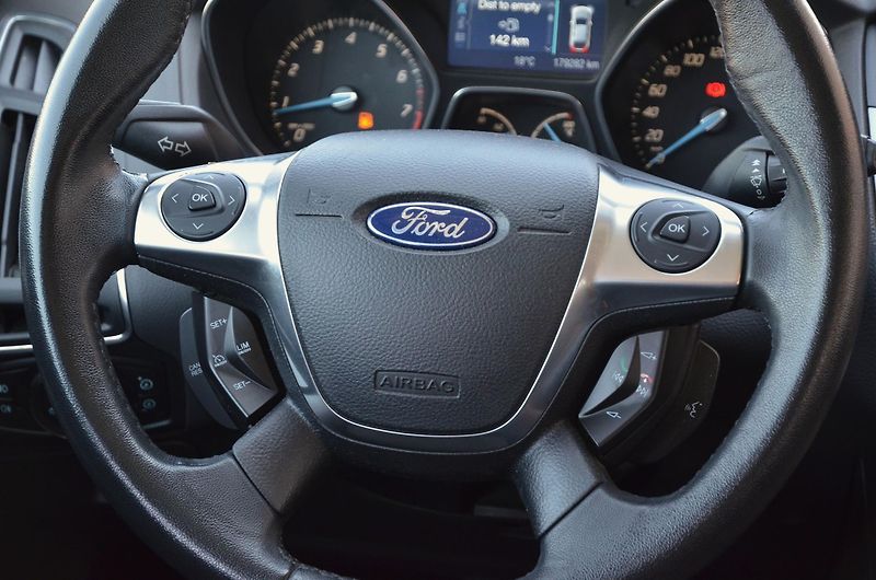 Ford Focus (2011) 1.6 EcoBoost 110kW Titanium  - fotka 18 z 36