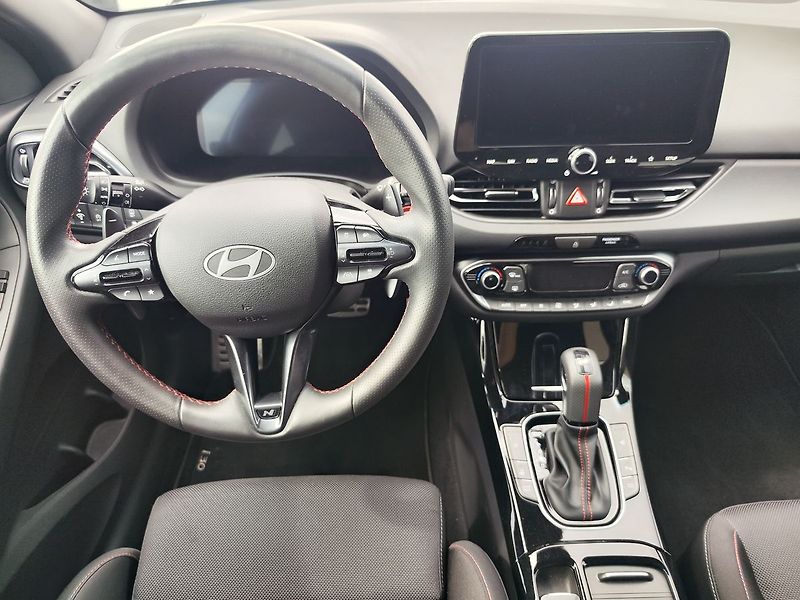 Hyundai i30 1.5 T-GDI/103kW N-Line DCT - fotka 13 z 36