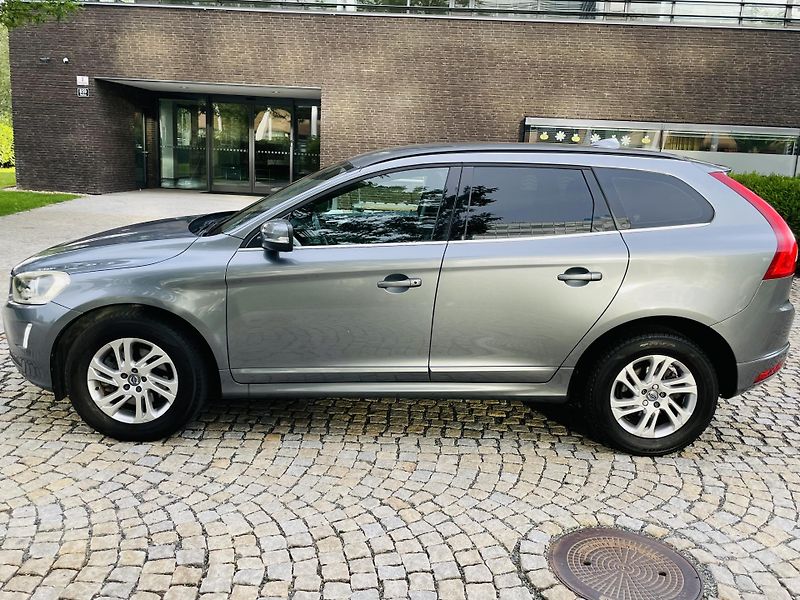 Volvo XC60 2.4D 5VÁLEC 1.MAJITEL SERVISKA - fotka 18 z 43