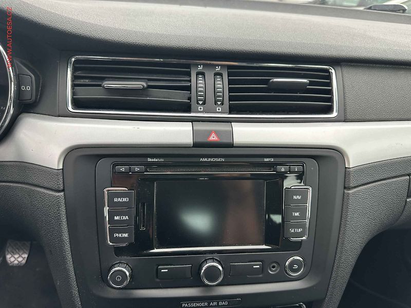 Škoda Superb (2011) 1.6TDi, TZ, bixen - fotka 14 z 19