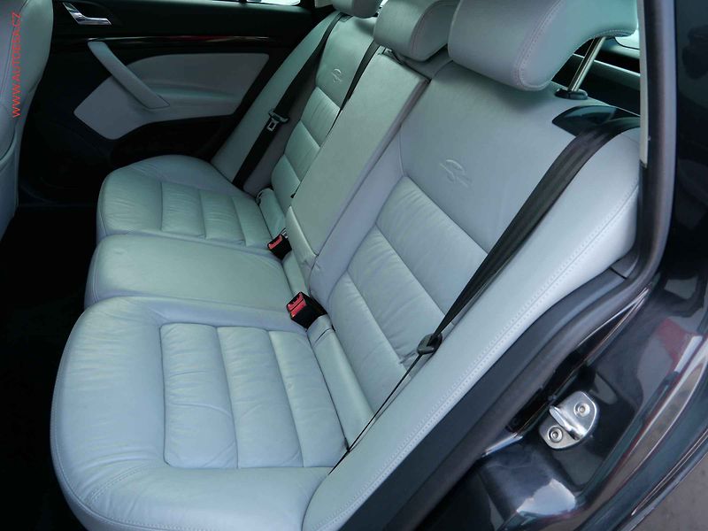 Škoda Octavia (2007) 2.0FSI, Xenon, šíbr, kůže - fotka 10 z 19