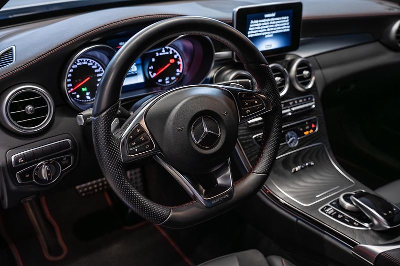 Mercedes-Benz Třídy C C43 AMG BITURBO 4MATIC 270 kW  - fotka 21 z 55