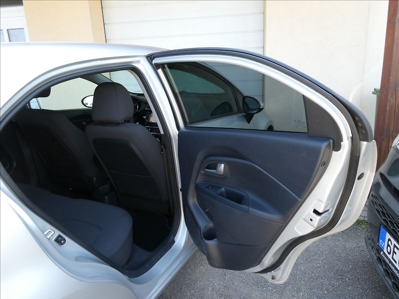 Kia Rio 1,2 i 62kW serviska, NAVI - fotka 25 z 44