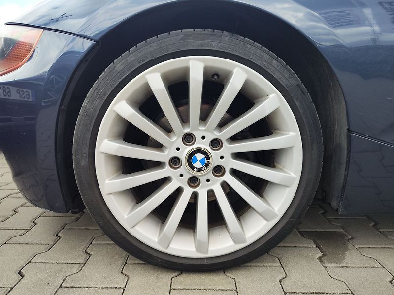 BMW Z4 2.2i/125kW Cabrio - fotka 28 z 32