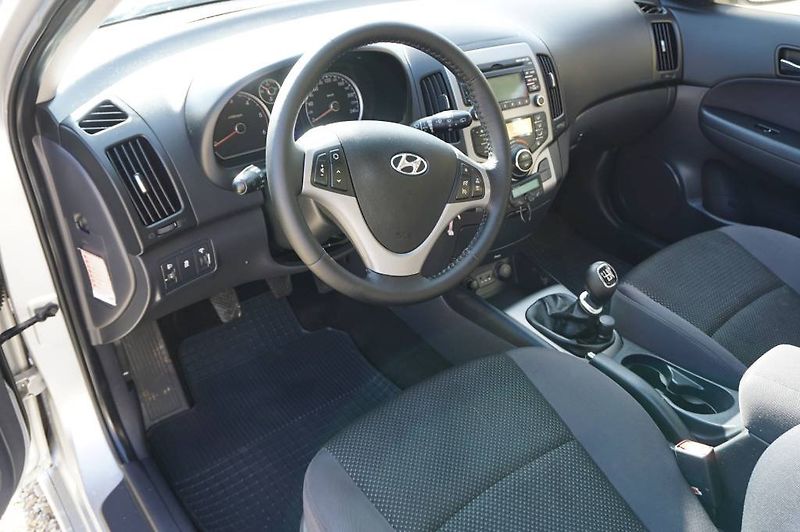 Hyundai i30 (2012) 1,6C W  CRDI NOVÉ V ČR - fotka 12 z 34