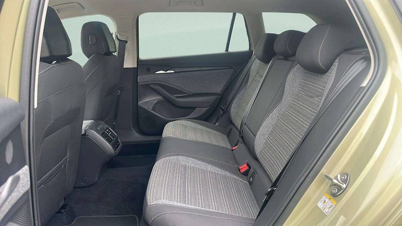 Škoda Superb Combi Selection 2,0TDI 110kW D - fotka 7 z 31