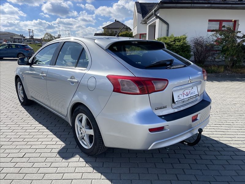 Mitsubishi Lancer 1,6 i 86kw Invite Klima Tažné - fotka 3 z 33