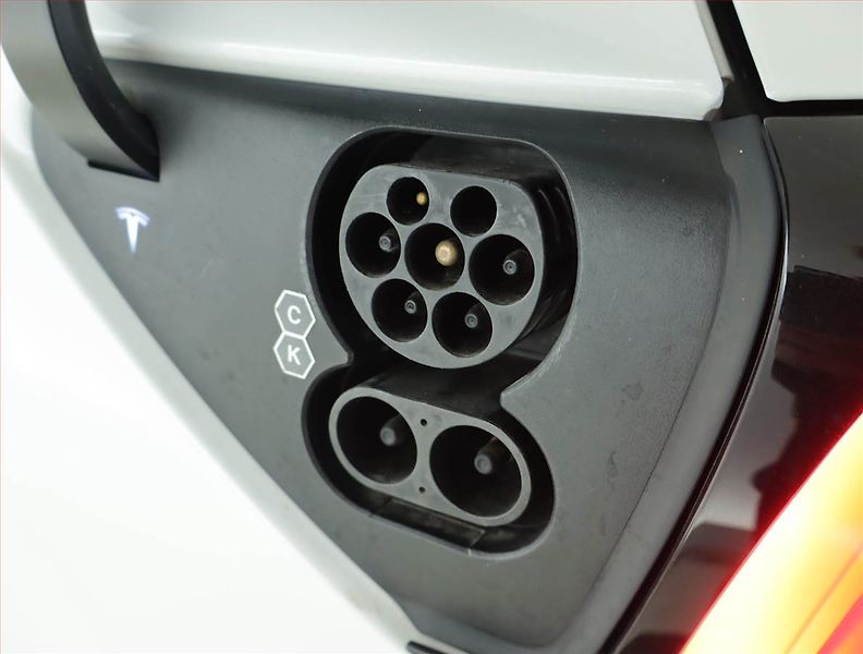 Tesla Model Y (2022) Long Range AWD 79kWh, SoH 90% - fotka 19 z 20