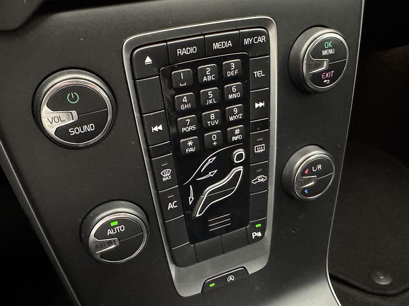 Volvo V40 D2 MOMENTUM CZ - fotka 28 z 39