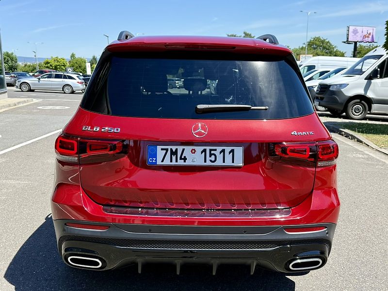 Mercedes-Benz GLB (2020) 250 4MATIC - fotka 7 z 45
