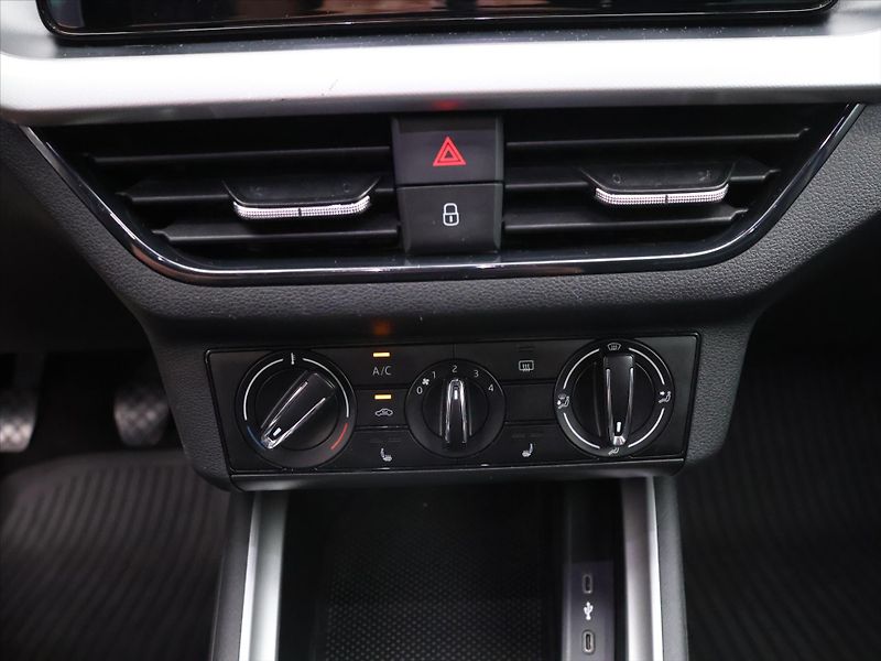 Škoda Scala 1,0 TSI 85kW Ambition CZ - fotka 20 z 30