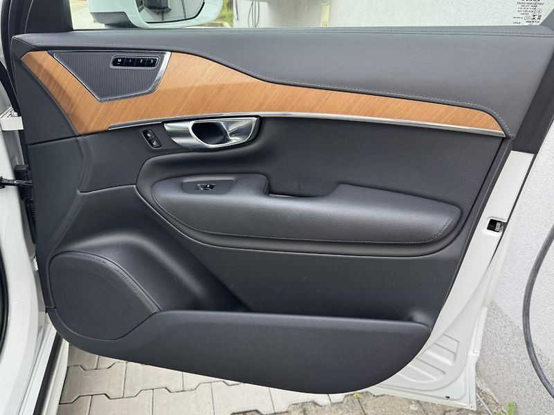 Volvo XC90 B5 (nafta) AWD // TZ // 1. maj - fotka 14 z 49