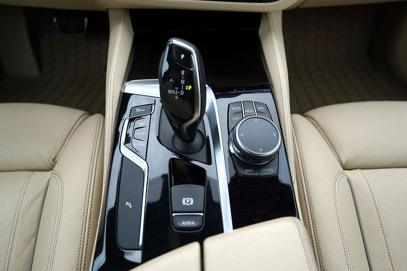 BMW Řada 5 540d xDrive Mpaket/320PS/ČR - fotka 35 z 50