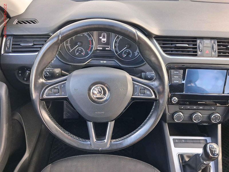 Škoda Octavia (2018) 1.4 TSI, 2.maj,ČR, STK9/28 - fotka 11 z 15