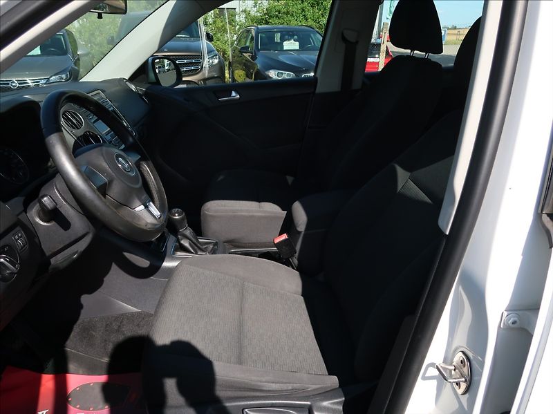Volkswagen Tiguan 2,0 TDi,103kW,NovéČR,Aut.klima - fotka 12 z 21