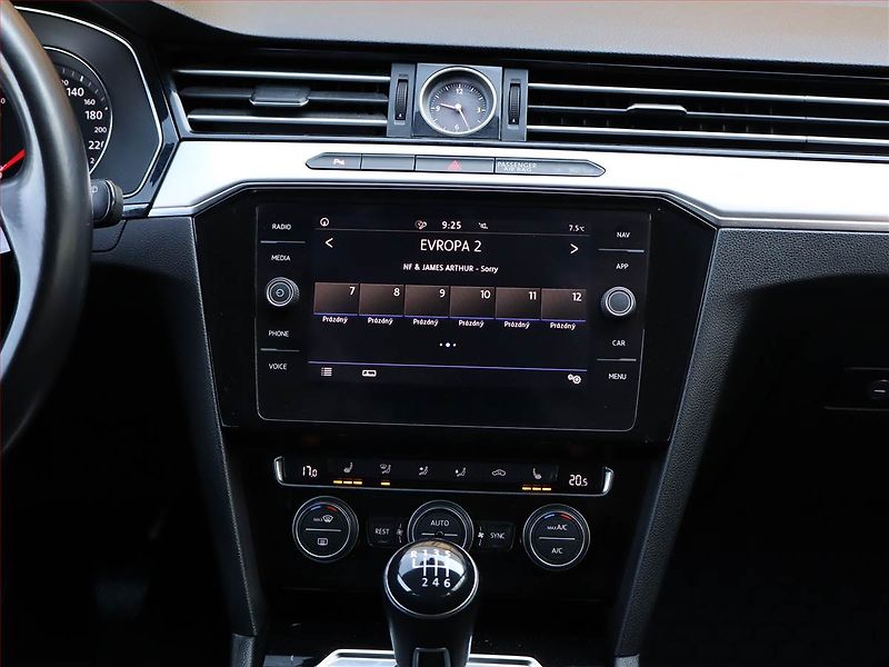 Volkswagen Passat (2018) Highline 2.0 TDI, Kůže, Navi - fotka 10 z 18