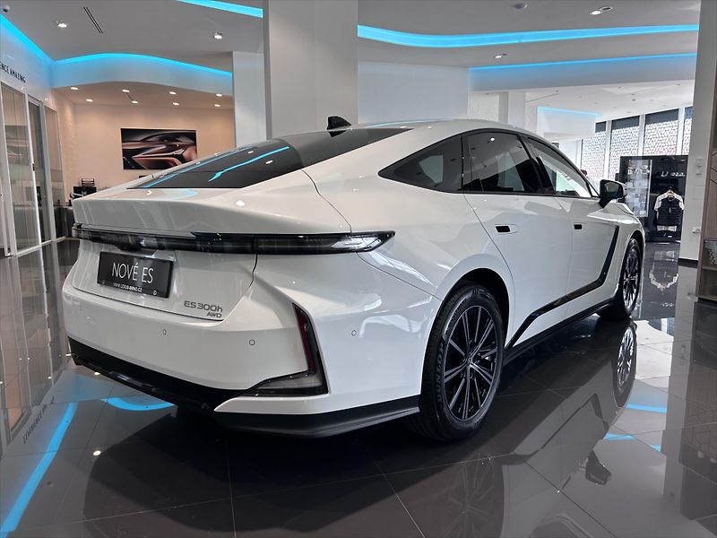Lexus ES 300h (2026) 2.5   Prestige + Paket Top - fotka 6 z 10
