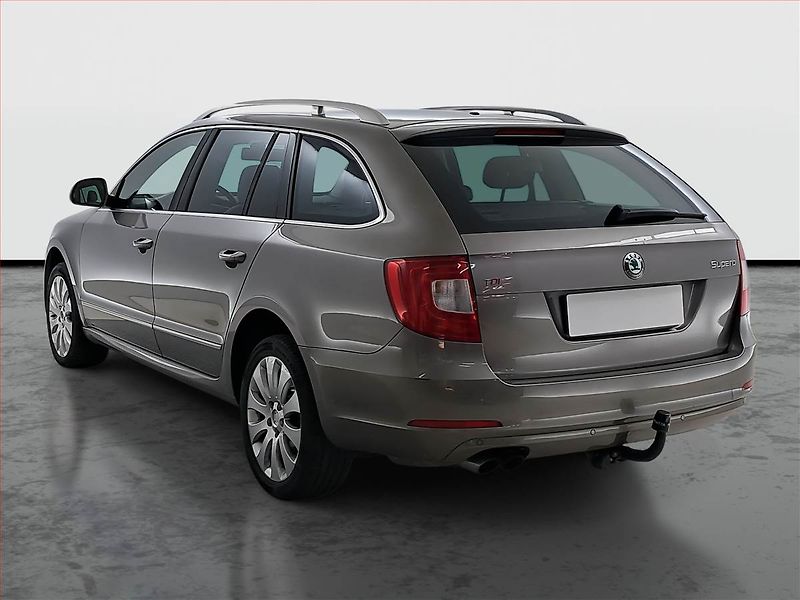 Škoda Superb (2011) Elegance 2.0 TDI, Navi, Xenony - fotka 4 z 16