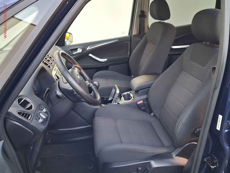 Ford Galaxy (2011) 2.2 TDCi, Titanium, TZ - fotka 9 z 17