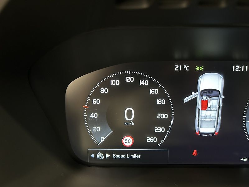 Volvo XC90 2.0 B5 4x4 Inscription - fotka 21 z 36