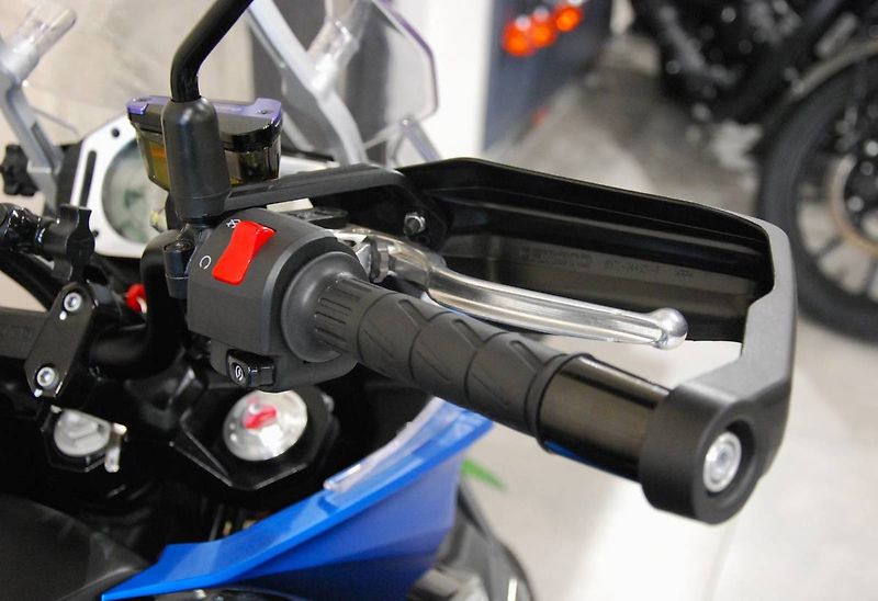 CFMOTO 650 MT (2020) 650MT Premium - hezký stav, pů - fotka 9 z 20