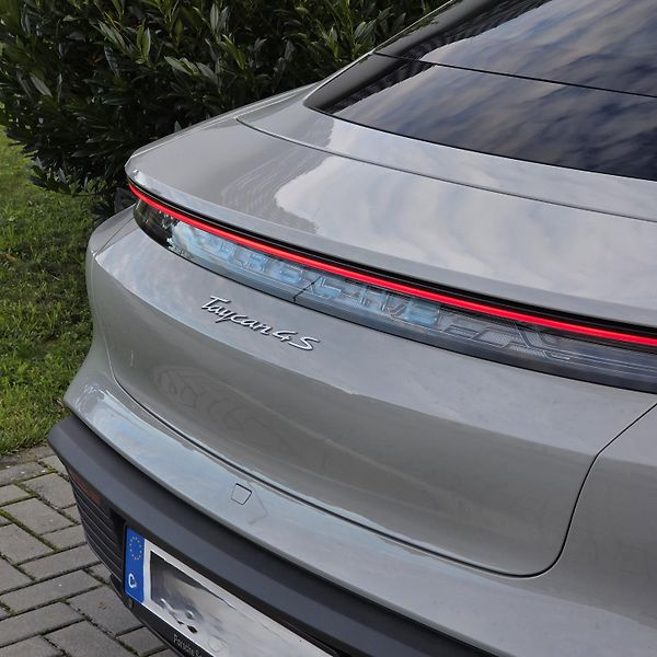 Porsche Taycan (2022) - fotka 21 z 26