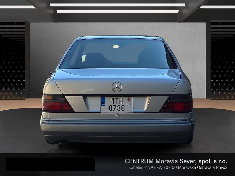 Mercedes-Benz 124 200CE  COUPÉ - fotka 4 z 21