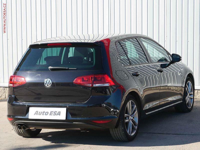 Volkswagen Golf (2015) 2.0 TDi VII, Highline - fotka 4 z 23