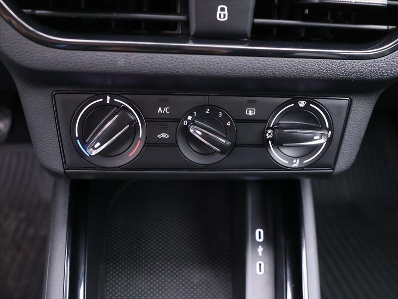 Škoda Scala 1.0 TSI 70kW Ambition CZ - fotka 21 z 31