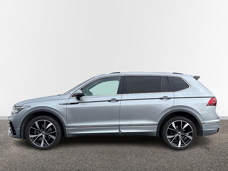 Volkswagen Tiguan R-LINE - fotka 3 z 29