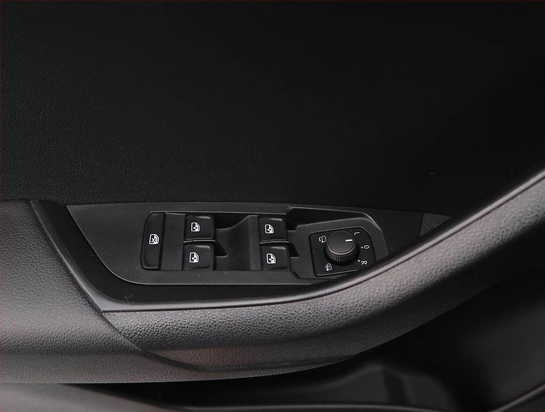 Škoda Karoq (2022) Sportline 1.5 TSI - fotka 27 z 27