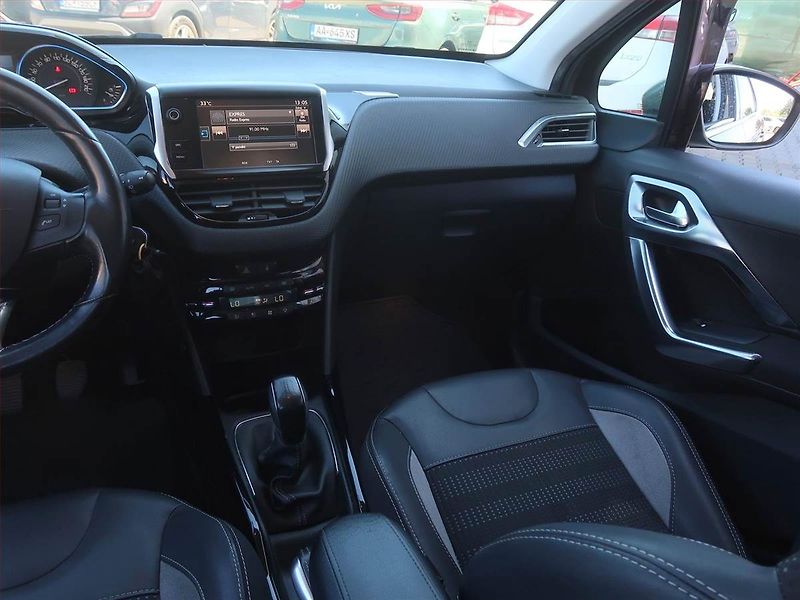 Peugeot 2008 (2017) 1.2 PureTech, Serv.kniha, Navi - fotka 8 z 13