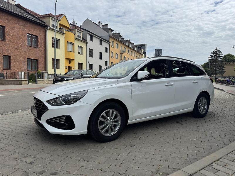 Hyundai i30 1.6 CRDi automat  - fotka 3 z 24