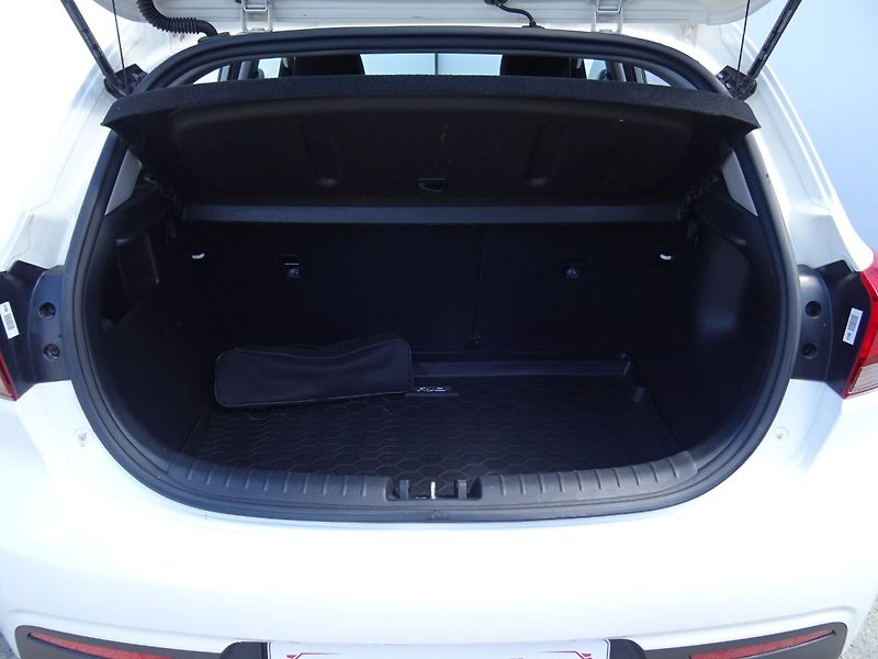 Kia Rio (2019) 1.2i,61kW,1majČR,S.kni,klima - fotka 19 z 21