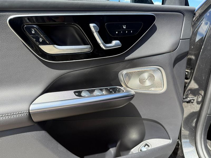 Mercedes-Benz GLC (2024) 300 de 4MATIC - fotka 9 z 27