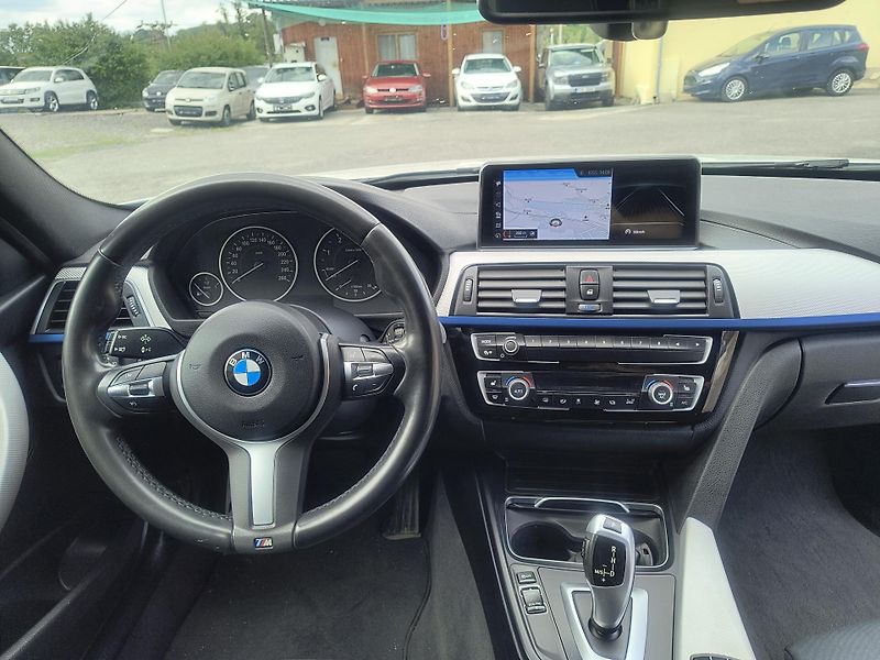 BMW Řada 3 (2019) 320 M XD AT ČR/NAVI/KAMERA/ALU - fotka 25 z 53