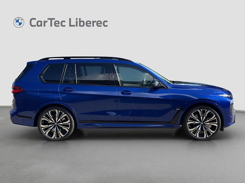 BMW X7 M60i xDrive - fotka 6 z 22